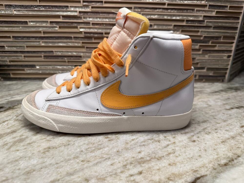 Nike Blazer Mid 77 White Peach FD0287-100 Women's Size 9 Sneakers